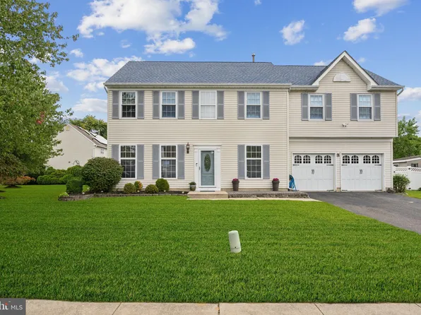 9 Almond Rd, Burlington, NJ 08016