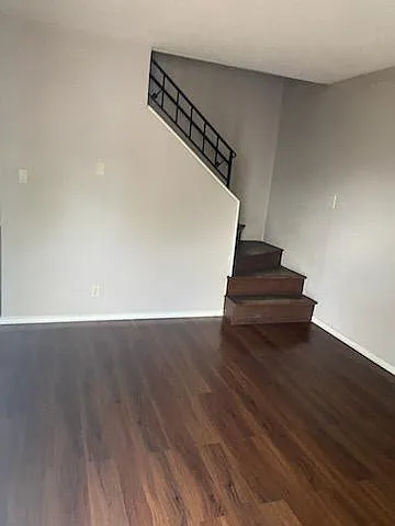 3 bed, 2.5 bath, 1376 sqft, $1,050 — Photo 2