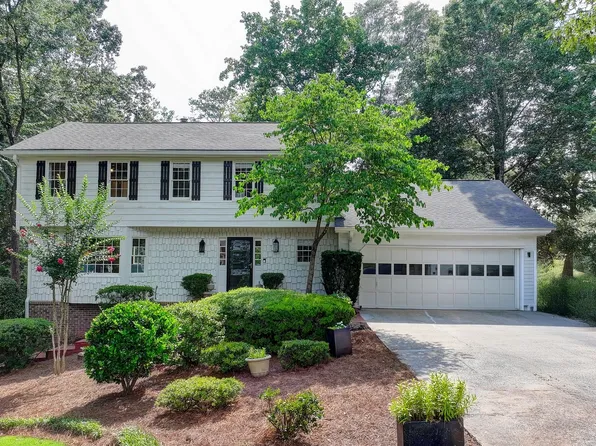 3825 Creekview Dr NE, Marietta, GA 30068