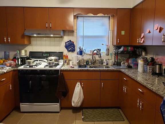 3rd image of 3018 W Touhy Ave
