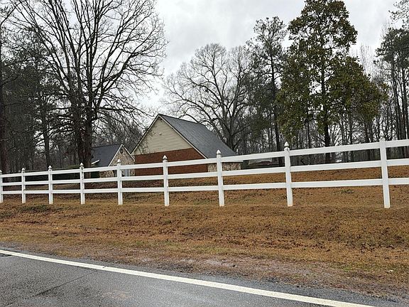 2nd image of 204 Heath Rd