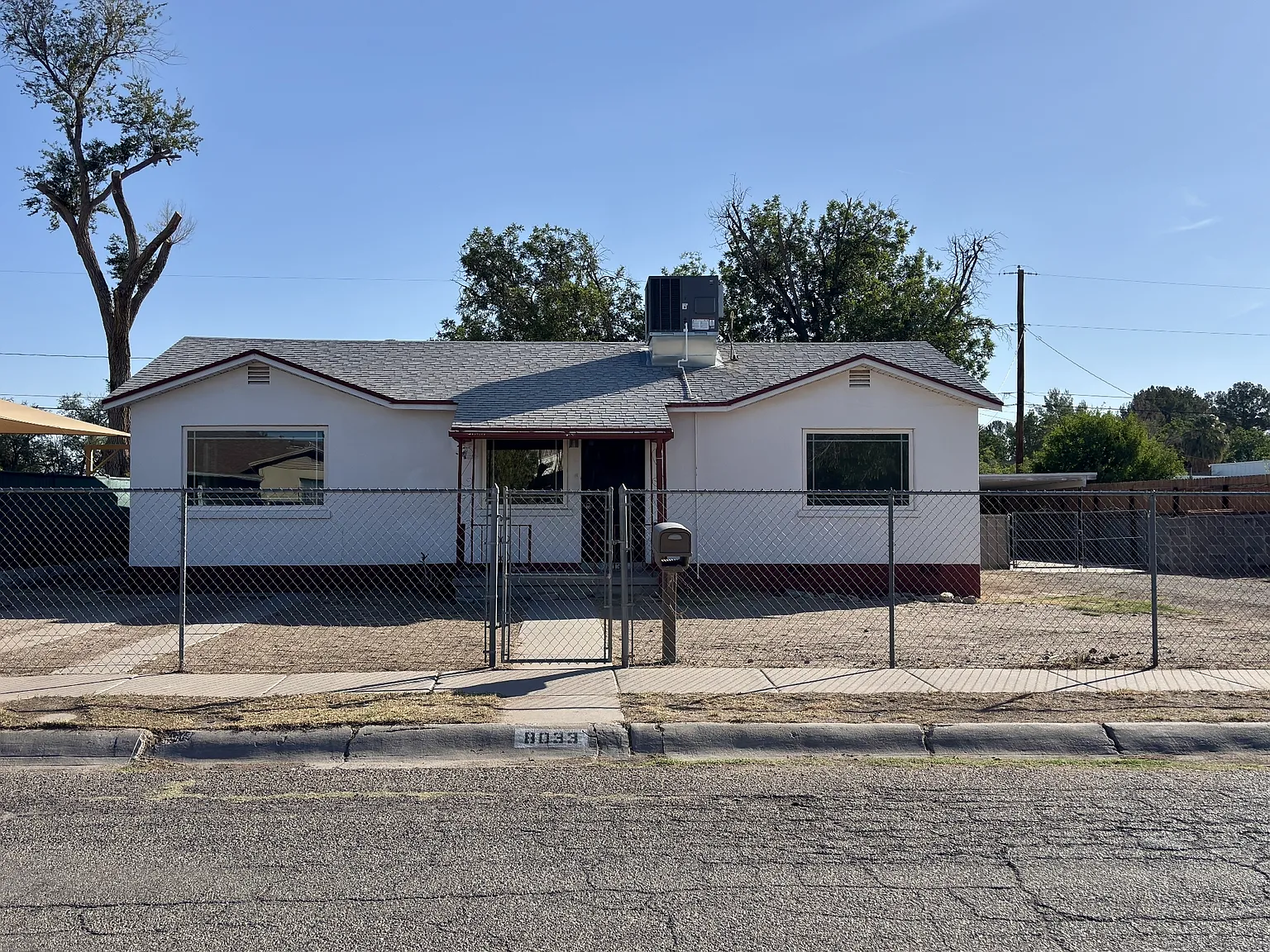 8033 Carpenter Dr — Photo 2