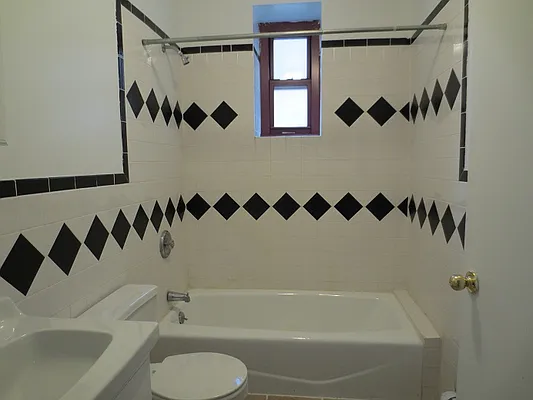 Rented by Robyn Lee, LREB | media 8