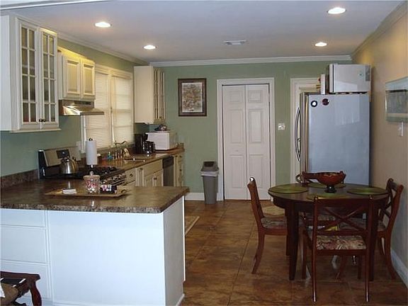 2nd image of 647 Bonnabel Blvd