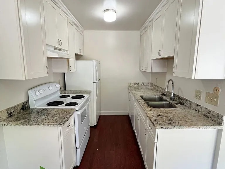930 Kiely Blvd #G — Photo 8