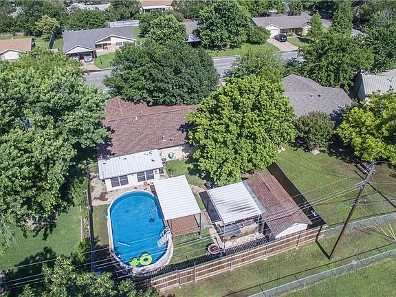 2nd image of 505 Brazos Dr