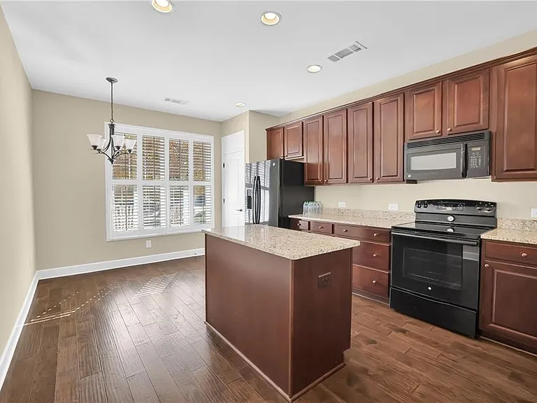 3708 Majestic Oak Dr — Photo 4