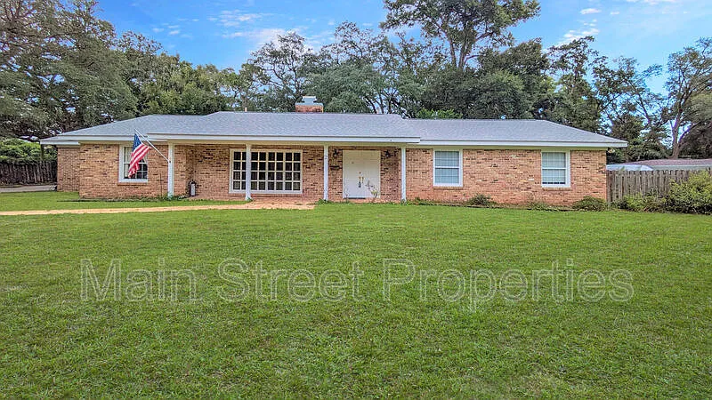 Holmes Estate — Photo 1