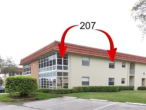 2nd image of 11 Vista Palm Ln