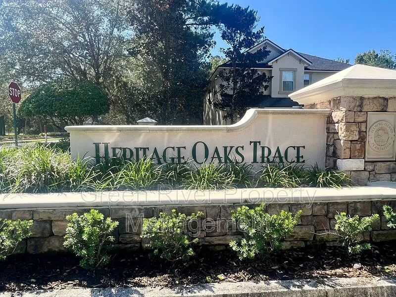 4 bed, 3.0 bath, 2313 sqft, $2,400 — Photo 2