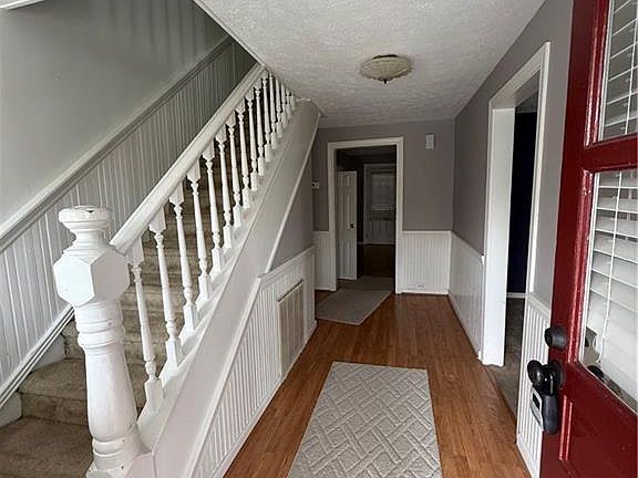 4th image of 302 Spring St