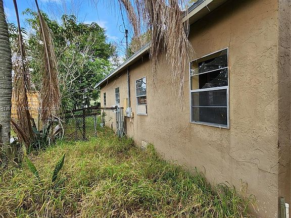 5th image of 822 Lemon Ave