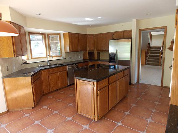 5th image of 8020 E Woodview Dr