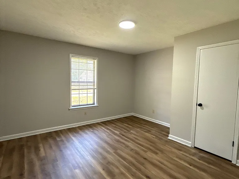 319 N Bond Ave — Photo 4