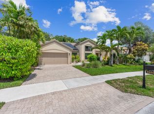 9945 W Tree Tops Ct, Davie, FL 33328
