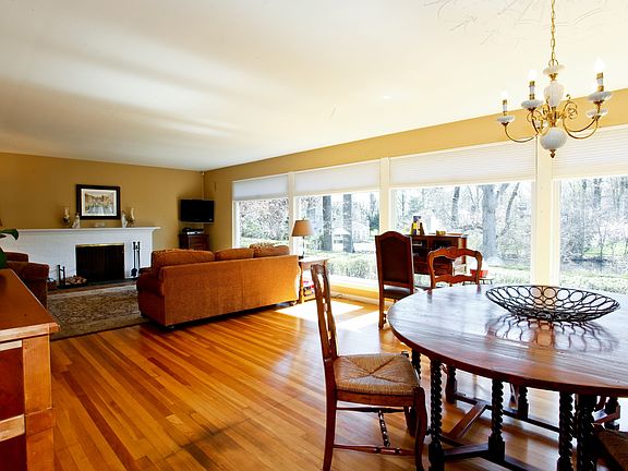 4th image of 112 Lakeshore Dr