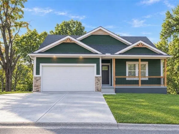 103 Highland Dr, Smithville, MO 64089