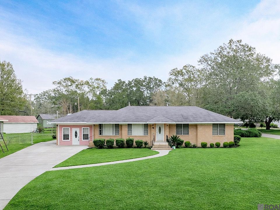 1st image of 924 Valcour Dr