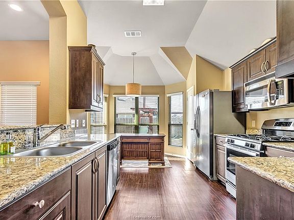 4th image of 15308 Carriker Ct