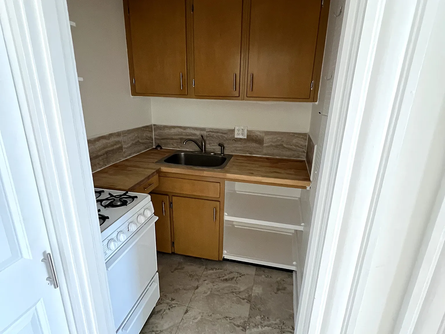 1 bed, $1,050 — Photo 2
