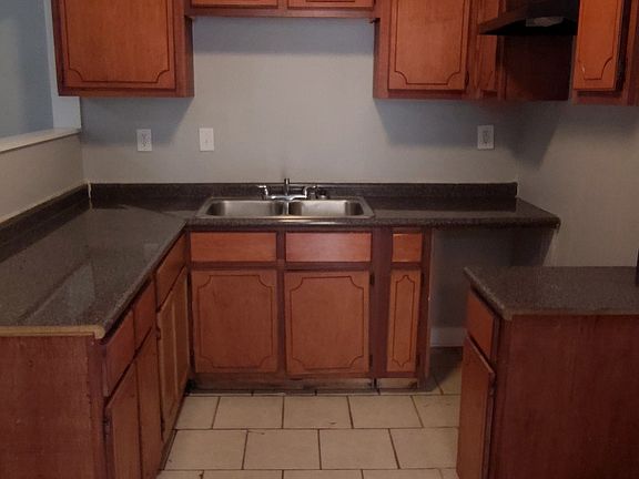 4th image of 4006 E Whitehaven Park Cir