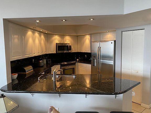 3rd image of 1900 Sunset Harbour Dr #2301