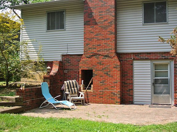 2nd image of 2104 Lovejoy Ln