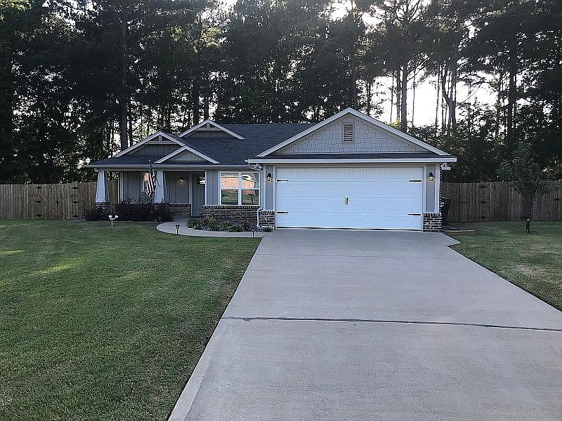 1st image of 1648 Crockett Dr