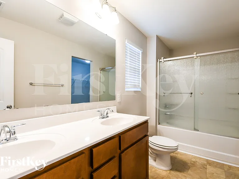 104 Breeders Ct — Photo 11