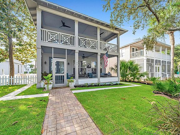 Pelican's Nest II front yard