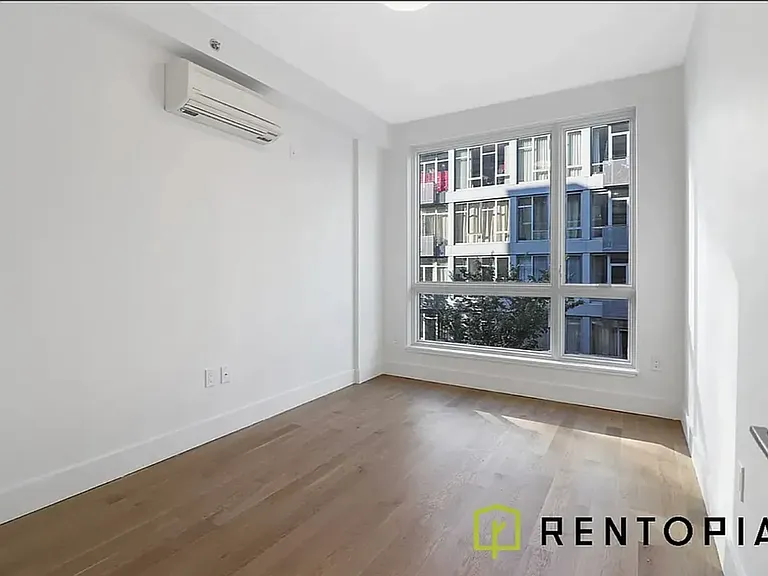209 N 11th St #202 — Photo 7