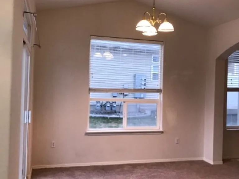 601 Windemere Cir — Photo 3