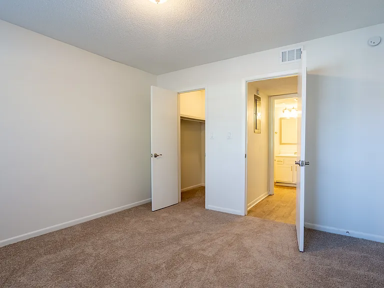 Elevate at 604 West Apartments — Photo 9