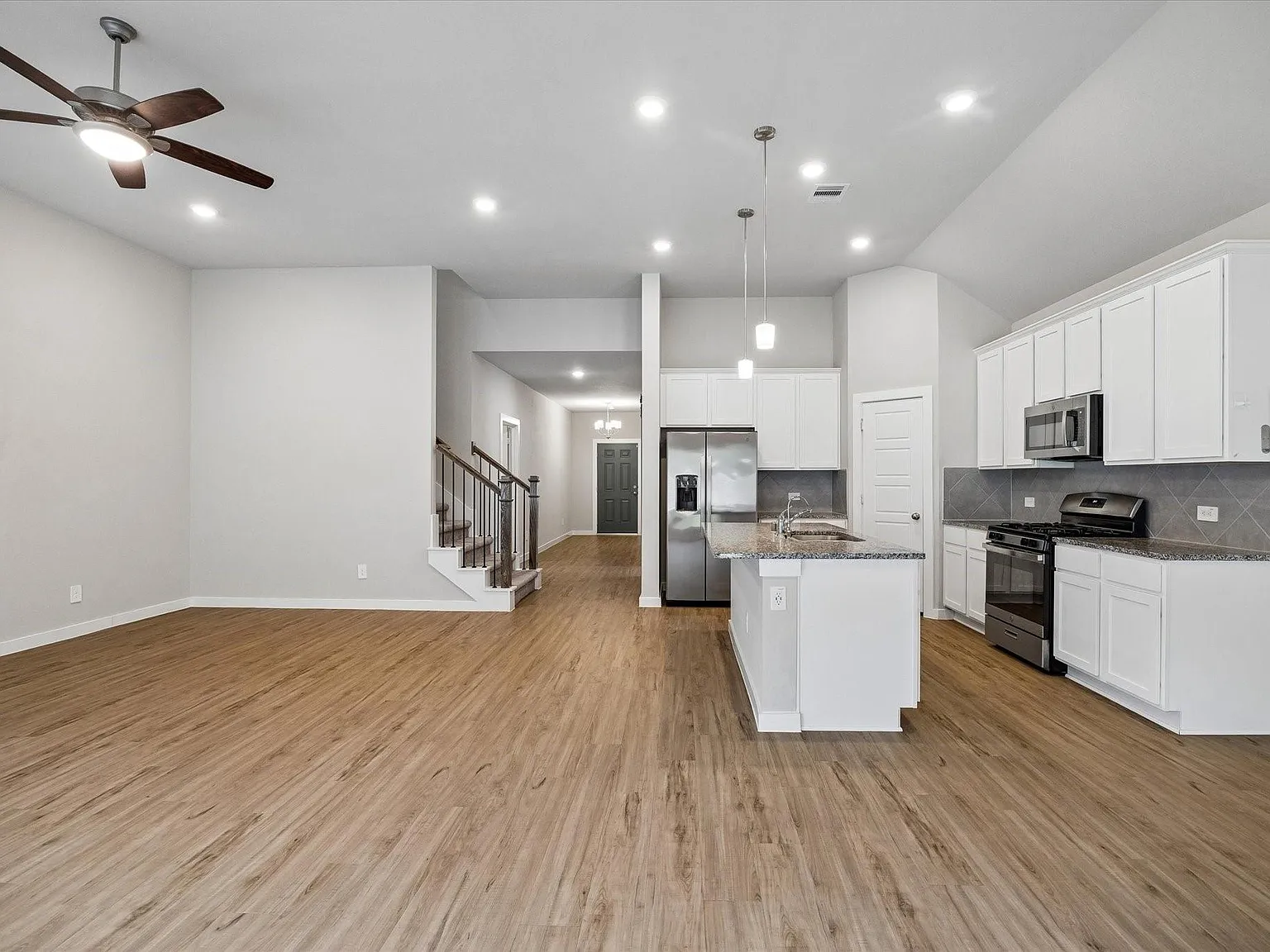4 bed, 3.0 bath, 2514 sqft, $2,350 — Photo 3