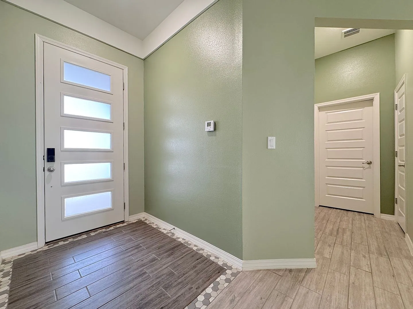 East El Paso 3bed/2Bath Refrig A/C — Photo 2