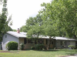 2834 Oregon Ln, Manhattan, KS 66502