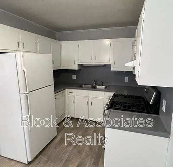 240 Hughes St #A — Photo 2
