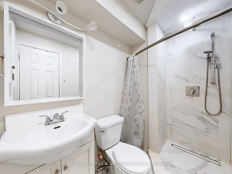 719 Shanahan Blvd #B — Photo 17