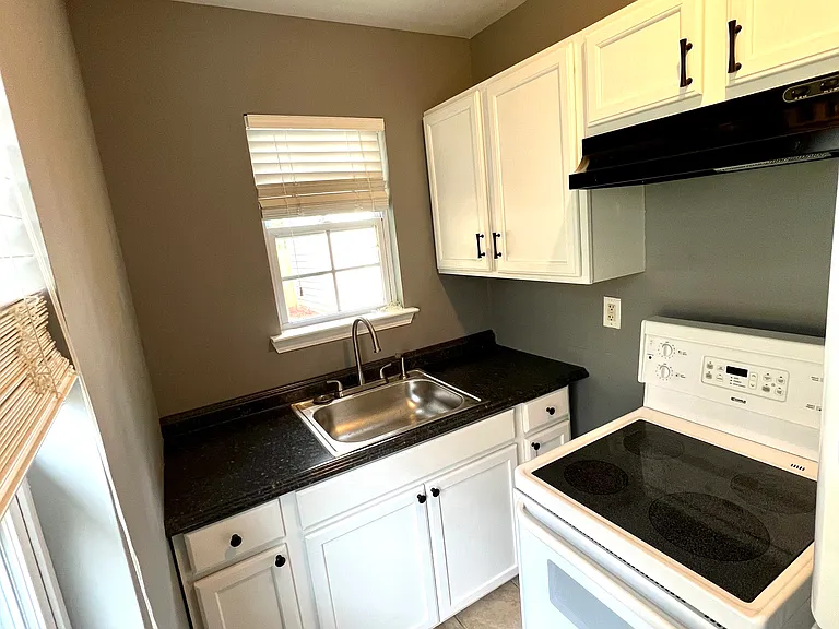 919 Wainwright Ave — Photo 9