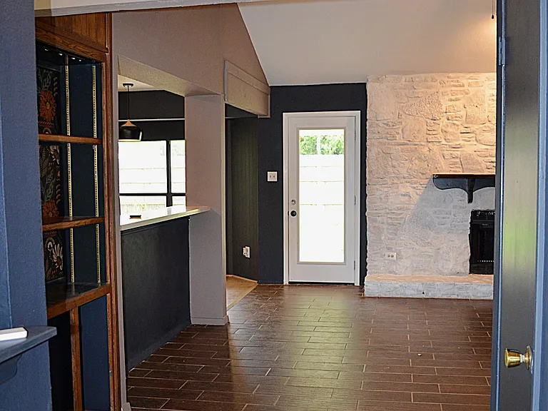 4312 Creekside Dr — Photo 3