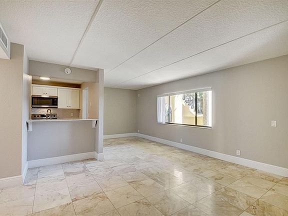 5th image of 609 Meadows Cir #609
