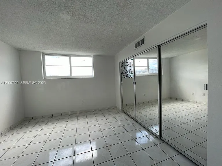 1750 James Ave #7A — Photo 8