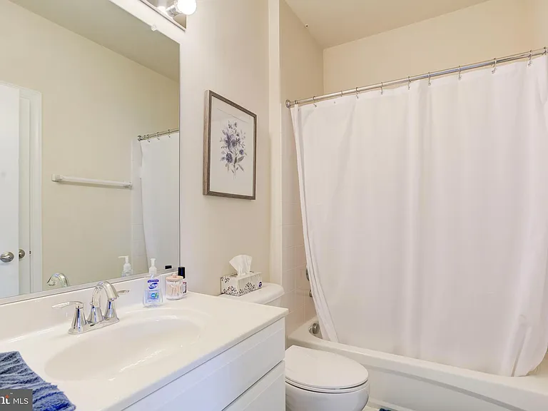 15160 Kentshire Dr — Photo 32