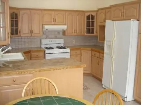 18 Orchard St, Pompton Lakes, NJ 07442