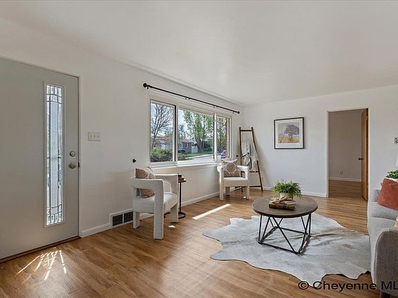 3rd image of 1630 Crook Ave