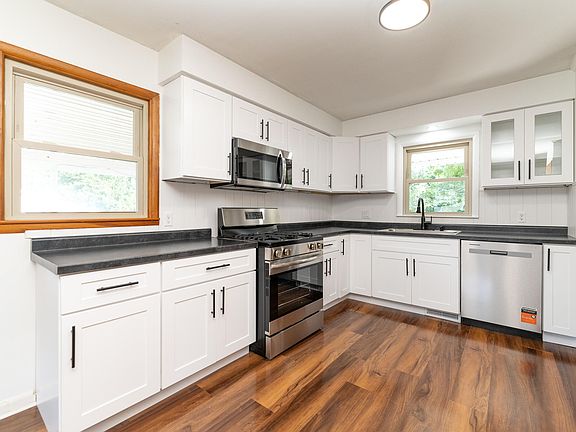 2nd image of 825 Forest St