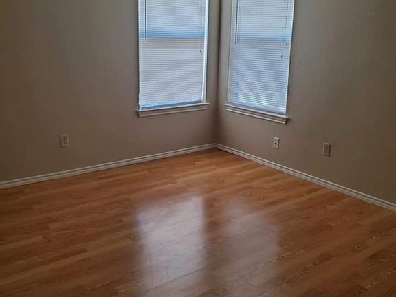 5th image of 346 Lake Placid Dr