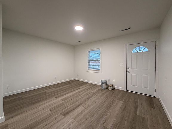 5th image of 605 Flegal Ave