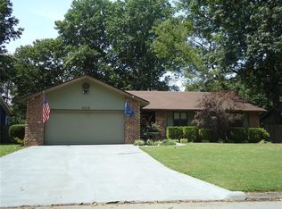906 N Wren Dr, Rogers, AR 72756