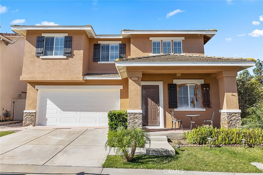 4 bed, 2.5 bath, 2051 sqft, $4,850 — Photo 1